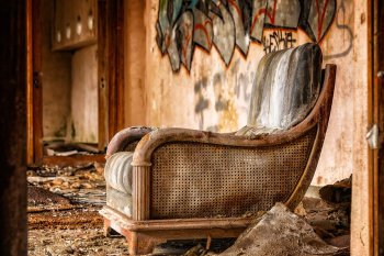 Куда можно сдать или продать старую мебель