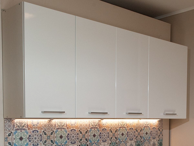 Кухонный гарнитур «Ника» Глосс 2,4м с вытяжкой, Белый глянец. Фото 3